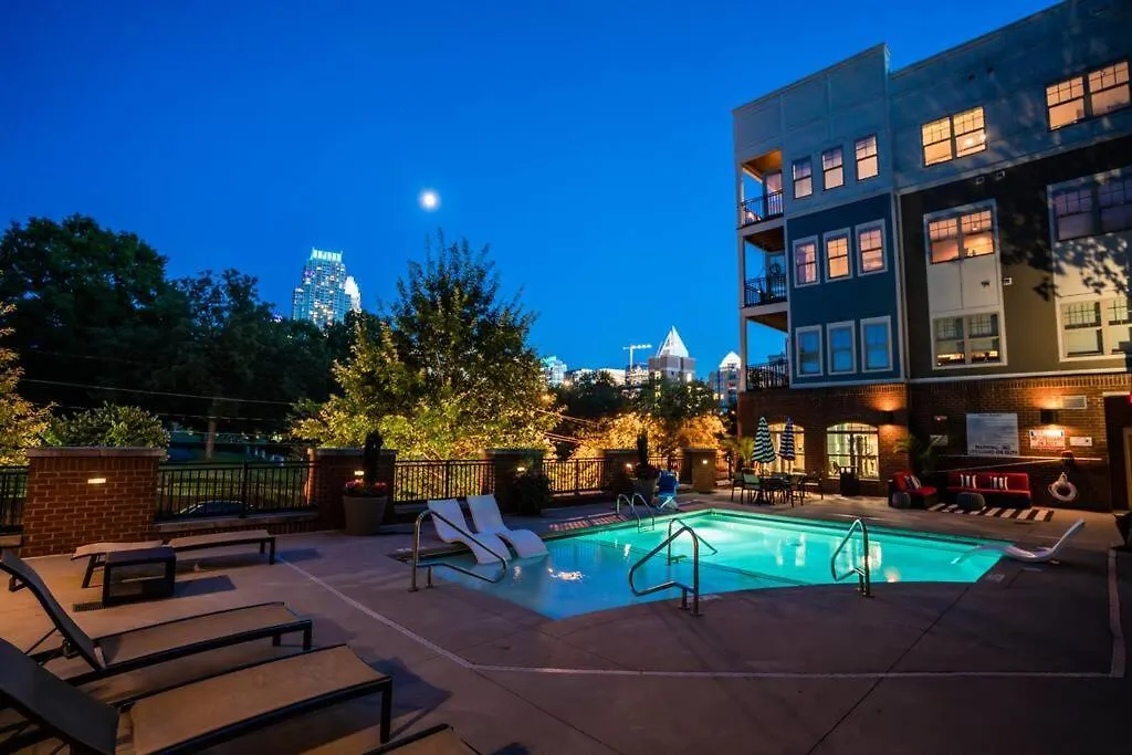 Dt Charm Apt With Pool,Gym,Wine,Wkspace, Free Parking 夏洛特 公寓